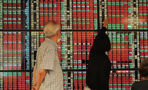 建商、券商及期貨商等三大買賣業,申報營所稅時,因主業都涉及免稅收入,相對應的成本費用不能主張節稅,年度行政支出,只能依應稅收入占比來節稅。(本報系資料庫)