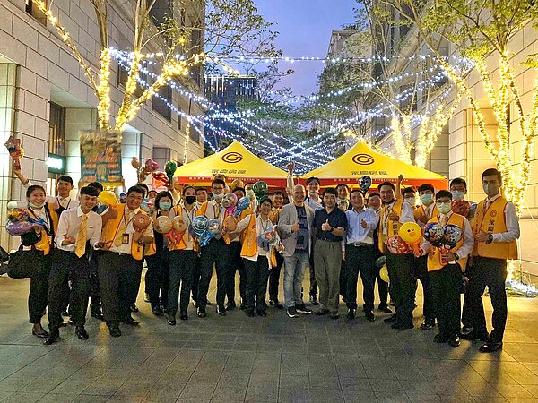 這次大直的中元節扮裝盛事，永慶房屋大直北安直營店、大直明水直營店、大直直營店、美麗華直營店都熱情參與，贊助帳篷、礦泉水。圖／永慶房屋