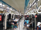 北市捷運、公車9月1日公布開放　乘客可攜帶寵物鳥搭乘