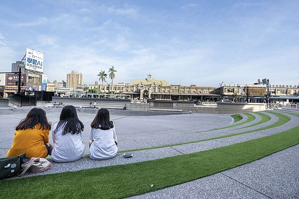 新竹火車站站前廣場2日正式開放。圖/新竹市政府提供