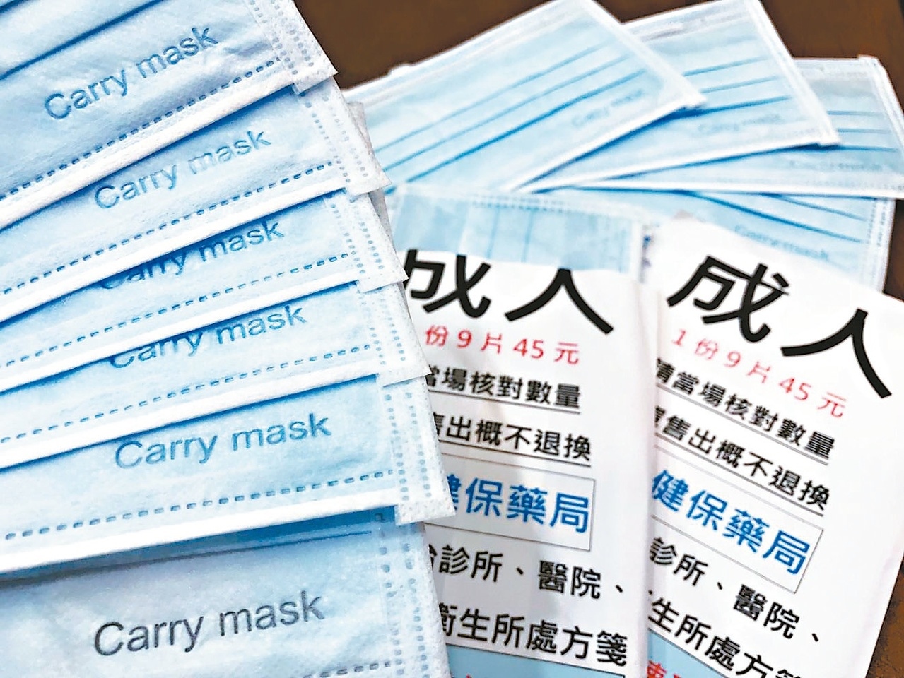 問題口罩印有「Carry mask」鋼印，可於九月四日至十一日至全國任何一家販售實名制的藥局或衛生所換貨。記者陳正興／攝影
