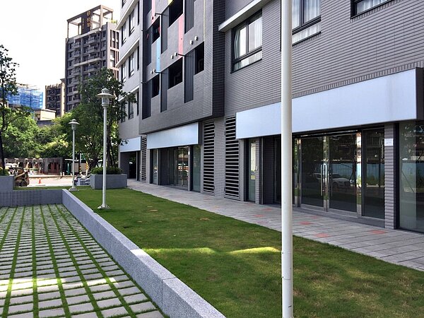 三峽國光青年社會住宅店面招租,周邊機能不錯,新大樓2字頭可入手。圖/新北市城鄉發展局