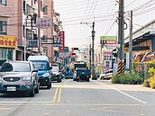 潭子電桿錯落如海波浪　民代籲下地