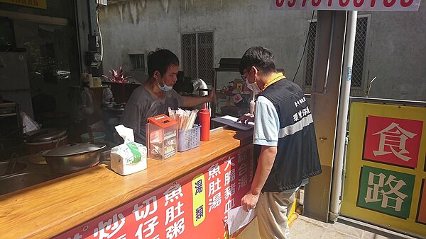 台中市環保局積極輔導餐飲業者。圖/台中市政府提供
