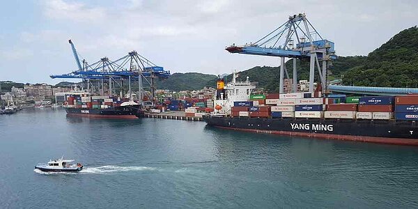 8月出口科技傳產強弱分明。中時報系資料照