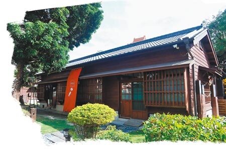 台南市成立文化資產建材銀行已屆3年,目前收到超過1萬件建材,並修復多處歷史古蹟與老屋。圖為經文資建材銀行提供材料修復的台南州立農事試驗場長宿舍。(李宜杰攝)