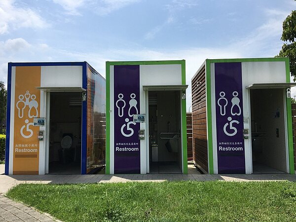 桃園市政府養工處在公園設置性別友善廁所,並設有緊急求助鈴。記者張裕珍/攝影