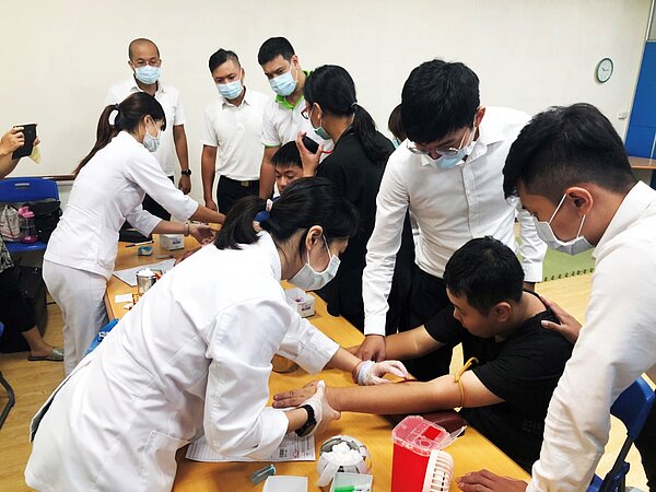 永慶中區加盟三品牌全力應援,志工團隊協助十方啟能中心年度健檢活動。圖/永慶房產集團