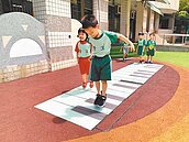 桃市校園遊戲場　擺脫罐頭遊具