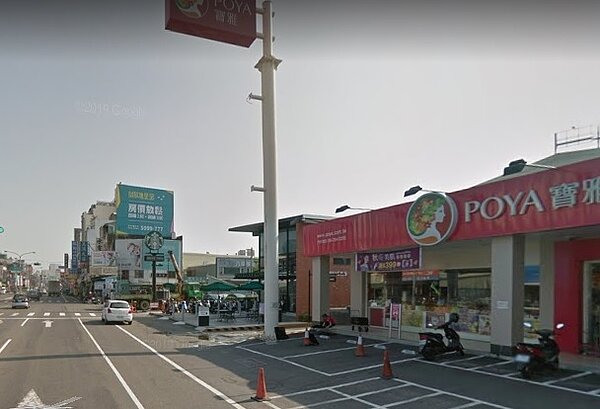 永康鹽行地區發展很早,生活機能好,包括星巴克、市集、市場、大賣場都有,也有多家銀行,又鄰近台南應用科技大學,機能成熟。圖/google map