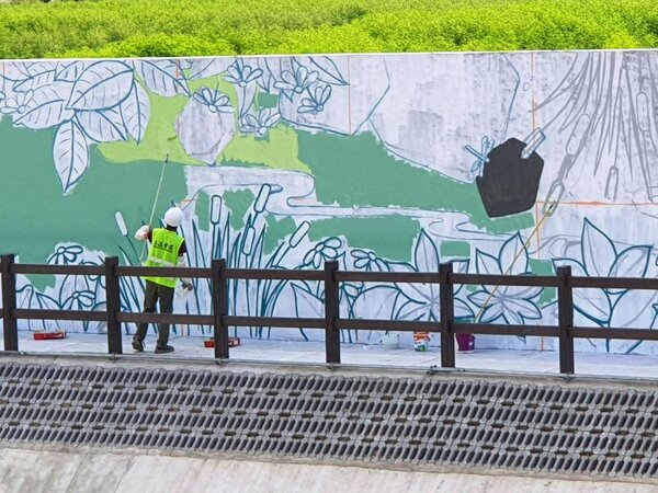 磺溪堤防彩繪預計10月亮相。圖／台北市水利處提供