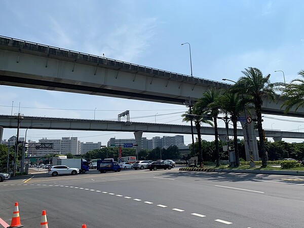 林口工作想買板橋!全網預言「超地獄處境」 同格局價差曝:真的很辛苦 林口交流道週邊平面道路。圖/新北市政府提供