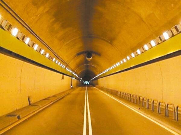 辛亥隧道過去因交通事故，蒙上濃濃靈異詭譎印象。圖／台北市交通大隊提供