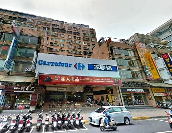 開業30年的家樂福南港店宣布永久停業。圖／截自google map