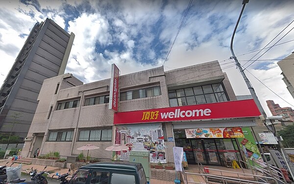 家樂福南港店原址步行6分鐘就有間頂好超市東明店。圖/截自google map