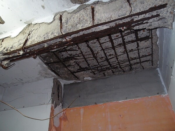 俗稱「海砂屋」的高氯離子鋼筋混凝土建築物。圖/新北市都更處提供