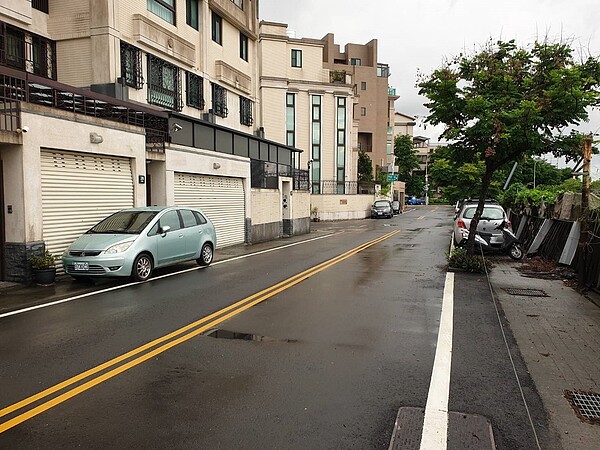 滯洪池可改善降雨造成道路側溝排水不及積淹情況。圖/台中市政府提供