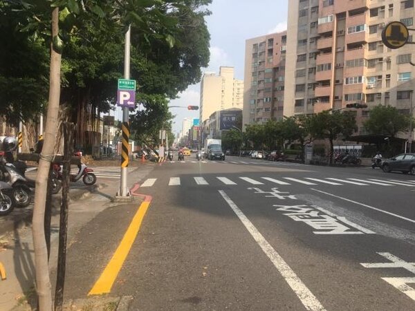 台南35處改黃線增500臨停位。圖／台南市政府提供