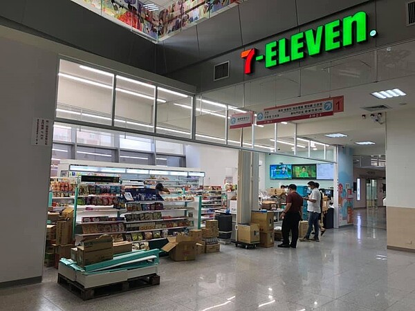 在千呼萬喚下,統一超商從今日起正式進駐金門醫院,未來將提供病患、家屬、陪病者、醫療人員,及到院洽公者一個更便利的就醫環境。記者蔡家蓁/攝影