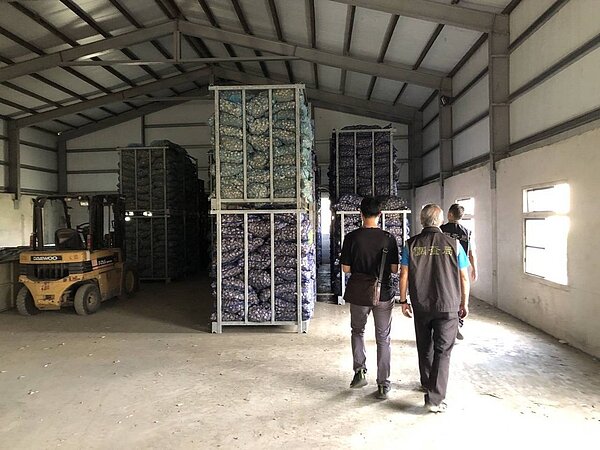 林姓蒜商為自己叫屈,強調他絕不可能囤積。圖/雲林調查站提供