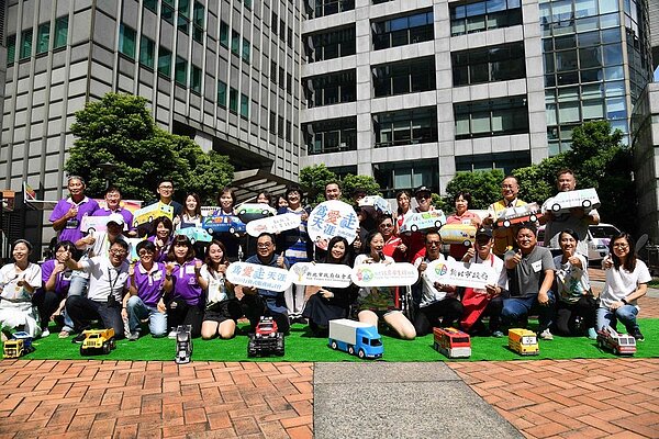為加強偏鄉服務,新北市推動車輛「行動式服務」。圖/新北市政府提供