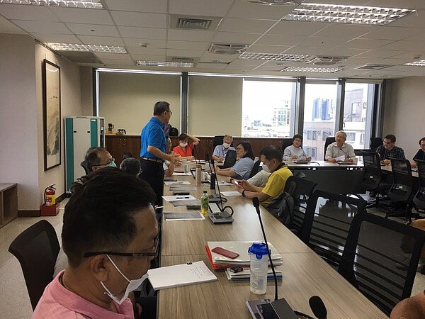 勞動局夜間突襲勞檢6家金融機構，發現全數涉有違法。圖／台北市勞動局提供