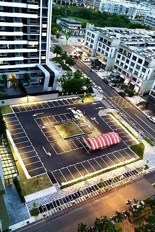 位在台南永康東橋重劃區的「東橋五路停車場」15日舉辦完工啟用典禮。圖/台南市政府提通