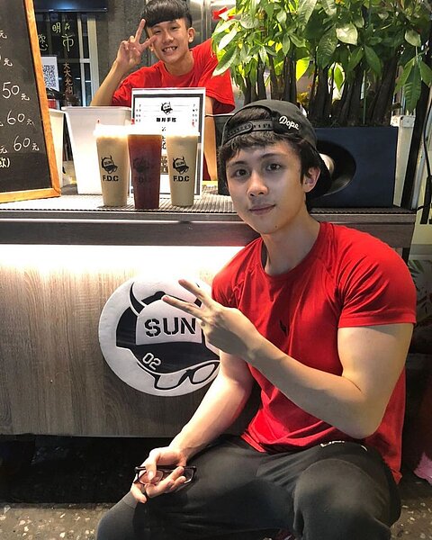 孫安佐宣佈手搖飲暫停營業。圖/擷自IG