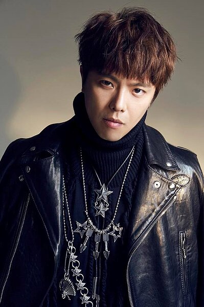 藝人小鬼(黃鴻升)驚傳猝逝。圖/截自臉書