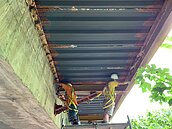 美化湳仔溝自行車道　除鏽工程用路更安全