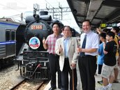 DT668蒸汽火車造訪百年新竹車站　鐵道迷爭相朝聖