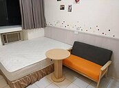 套房冷氣竟裝在「特殊位置」　網笑：這是太平間吧！