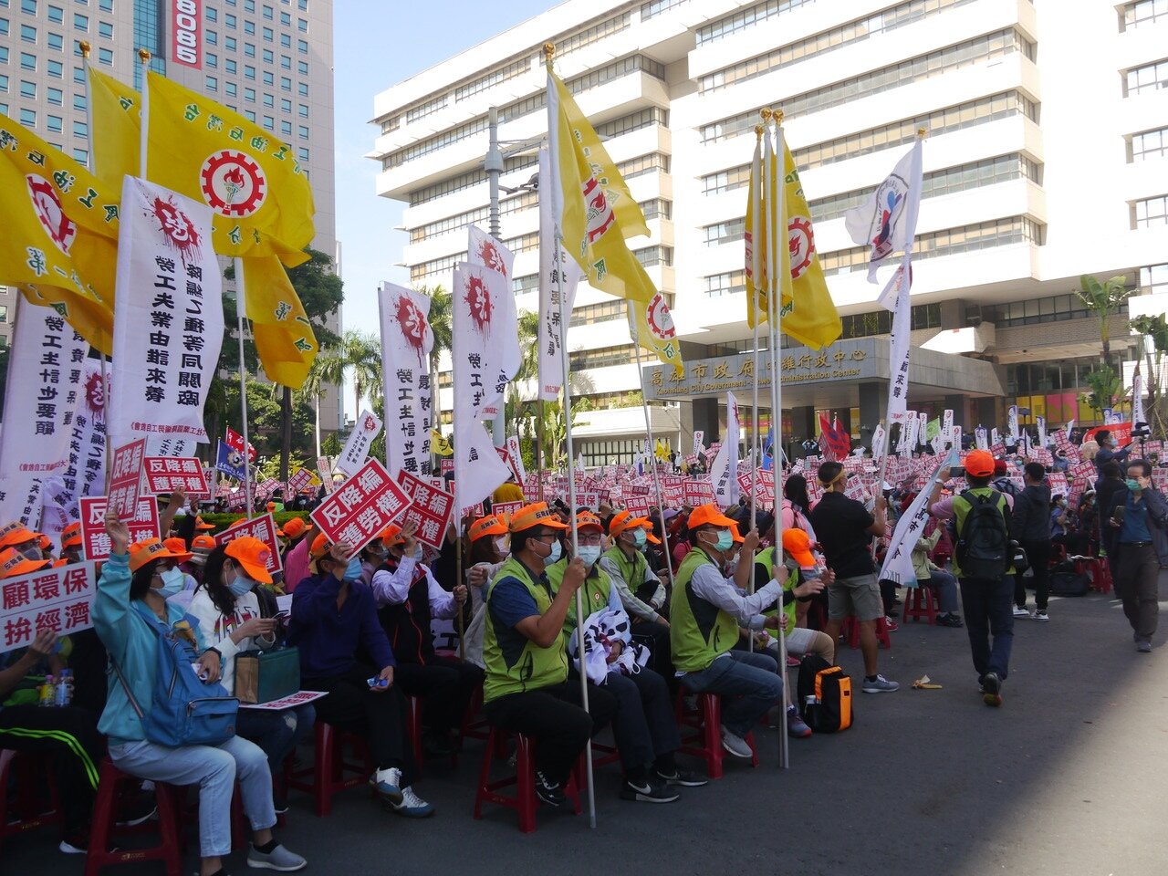 高雄市大社工業區降編勞工自救會反對政府把大社工業區降編為乙種工業區。圖/記者徐白櫻攝