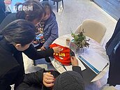 陸婦想買房竟掏出「真金白銀」　房仲全看傻了