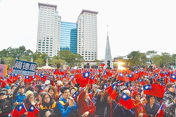 超過萬人參與的市民廣場元旦升旗典禮,因應疫情改成線上直播,不開放一般民眾到場參與。圖/新北市民政局提供