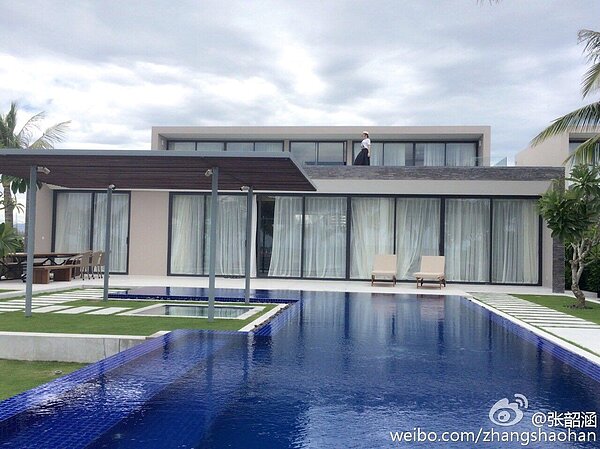 張韶涵多年前曾PO出在海島度假的照片。圖／翻攝張韶涵微博