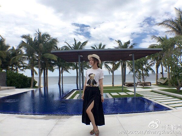 張韶涵多年前曾PO出在海島度假的照片。圖／翻攝張韶涵微博
