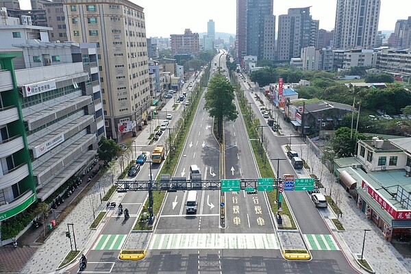 「城市門面」東大路史上最大改造，1.3公里小森林打造竹市最美林蔭道。圖／新竹市交通處提供