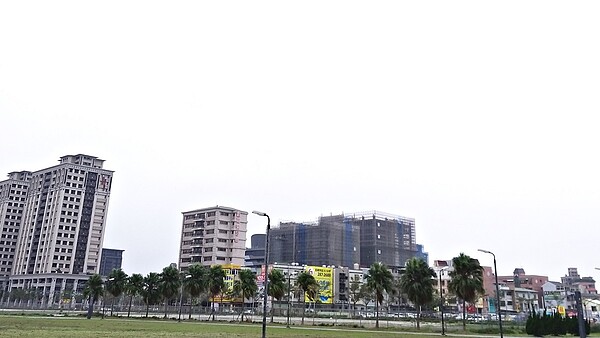 學者提醒,市場資金多、許多熱錢跑到房市,但要當心一些潛在危機未來恐爆發。好房網News記者林和謙/攝
