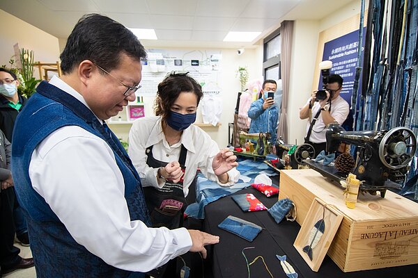 八德瑞發里「布藝young修惜站」永續時尚共創基地成立,社區社企攜手實現零廢棄時尚。圖/桃園市政府提供