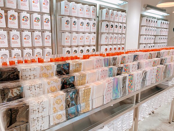 多款獨家原創花色、標語設計的口罩任民眾選擇。圖/截自《How mask 好罩》臉書專頁