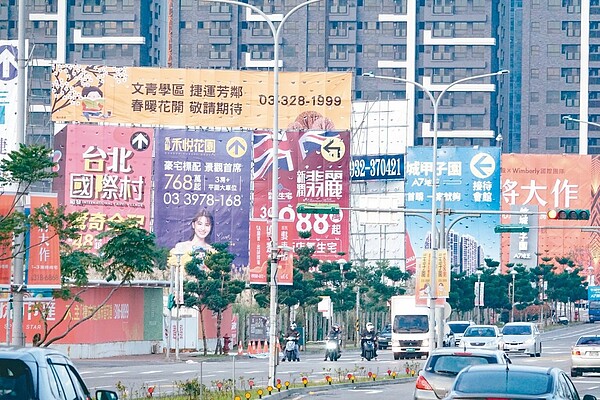 政府連環拳打炒房,十二月消費者信心指數購買耐久財指標嚇跌,較十一月驟降13.55點,降幅最大。記者葉信菉/攝影