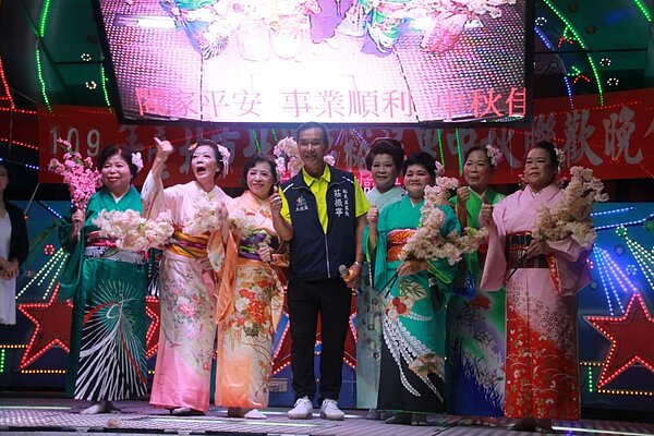 裕民里里民舉辦的中秋節特別活動。圖/莊振寧提供