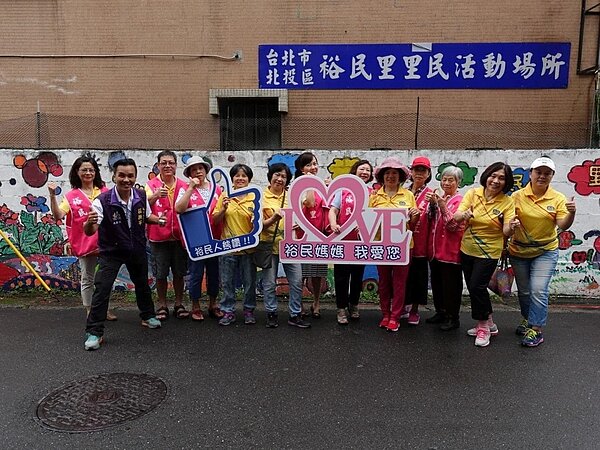 裕民里里民舉辦的母親節特別活動。圖/莊振寧提供