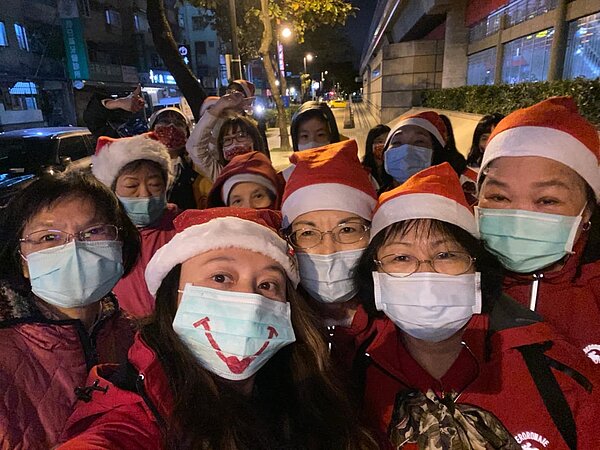 裕民里與附近教會共同協辦的聖誕節活動。圖/莊振寧提供