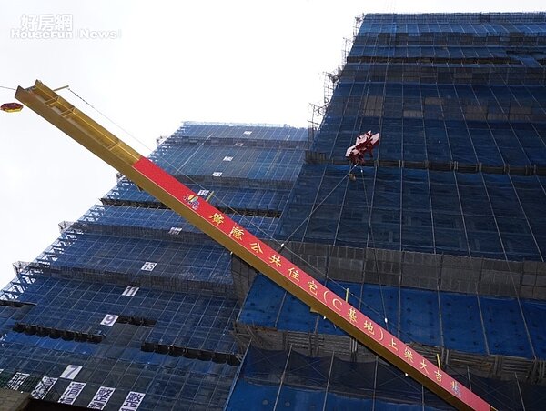 台北市信義區廣慈博愛園區社宅C基地,12月30日上午進行上樑典禮。好房網News記者李彥穎攝