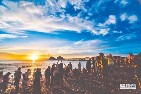 台北天文館特別推出「元旦曙光地圖」,提供全國各地曙光及日出的精確時間。圖/中時資料照