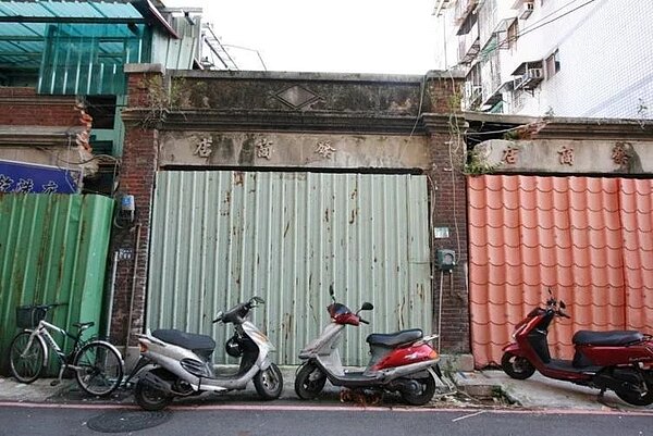 新北市中和區廟美段有8棟屋齡逾30年老屋將進行簡易都更。圖/新北市都更處提供