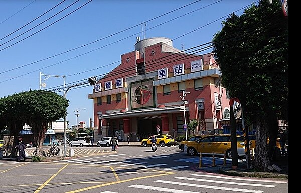 捷運三鶯線帶動,鶯歌火車站與周邊土地活化要多元使用,新北市辦理都市計劃變更。圖/google map