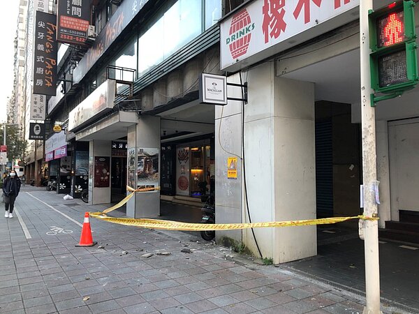 建管處提醒建物所有權人及公寓大廈管委會應重視建築物外牆飾面安全,否則最高將開罰30萬元。圖/台北市建管處提供